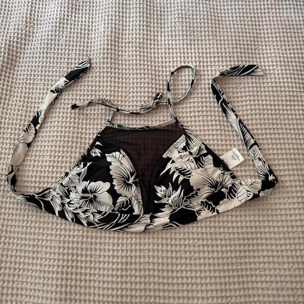Mossimo black & white floral print bikini top